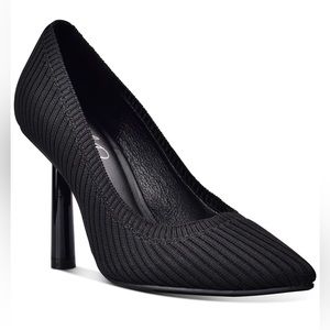 Wild Pair Daliaa Black Pumps, Sz 8